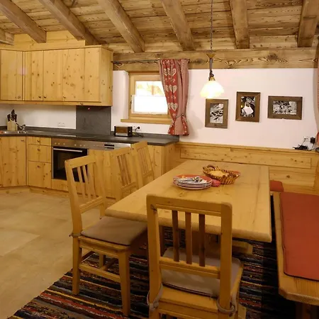 Skihuetten Lang Auf 1700 M In Hochkrimml, Zillertal Arena