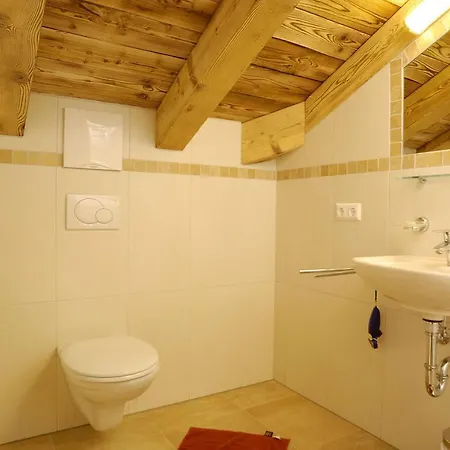 Skihuetten Lang Auf 1700 M In Hochkrimml, Zillertal Arena