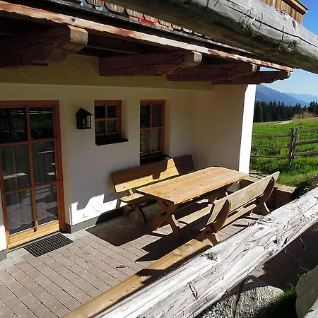 Skihuetten Lang Auf 1700 M In Hochkrimml, Zillertal Arena *